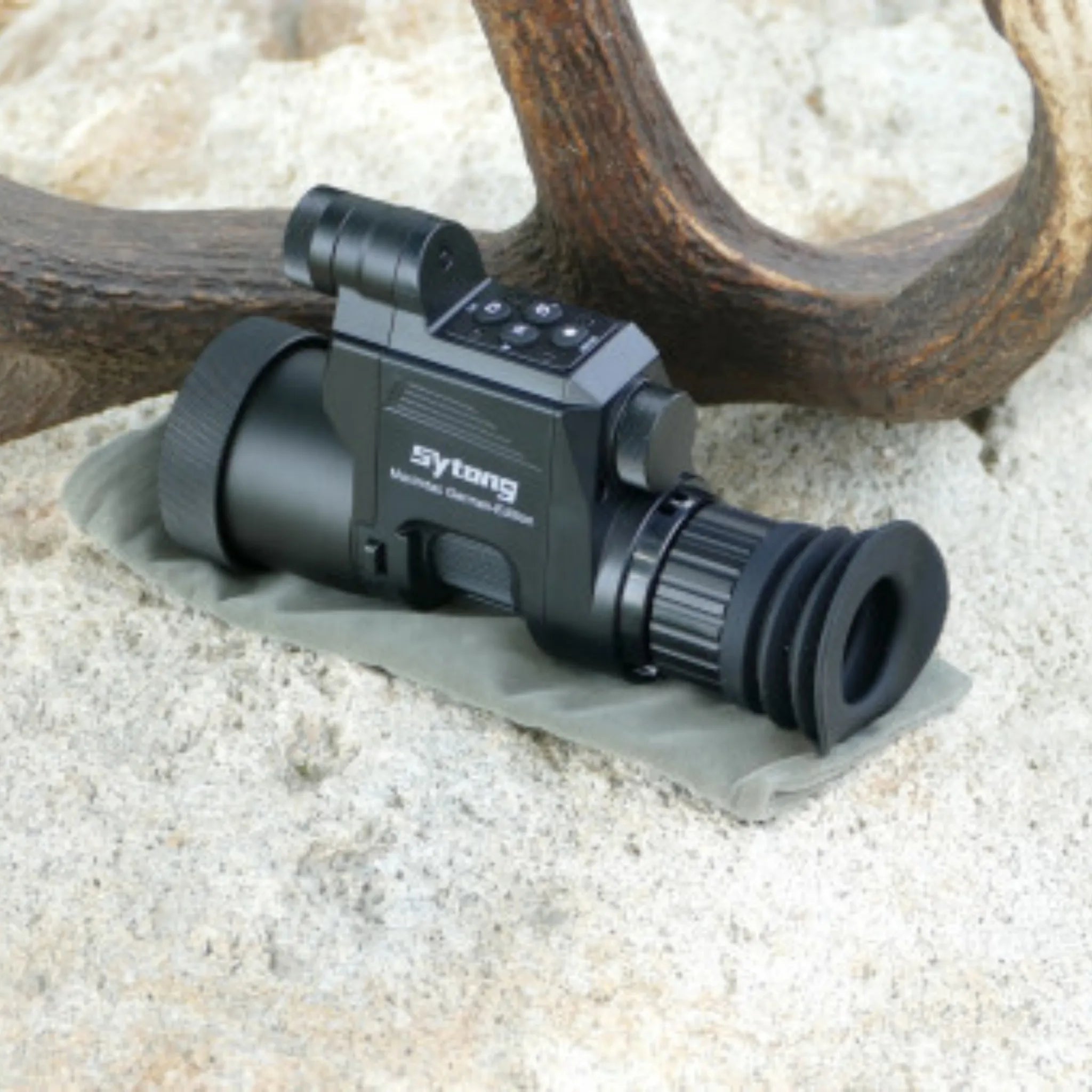 Naktinio matymo prietaisas „Sytong HT-66“